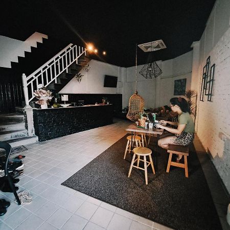 111 Hutton Lane Hostel George Town Buitenkant foto