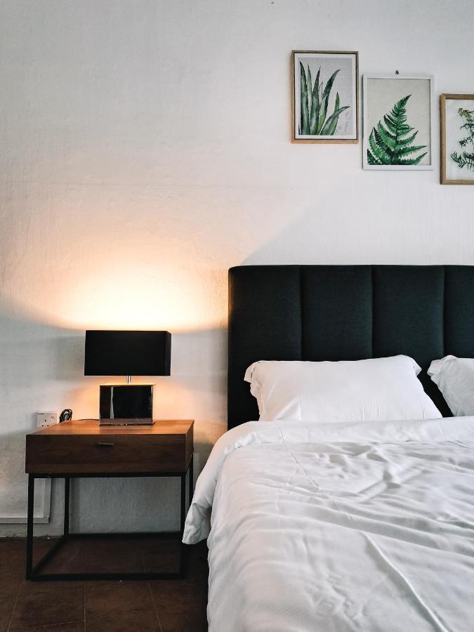 111 Hutton Lane Hostel George Town Buitenkant foto