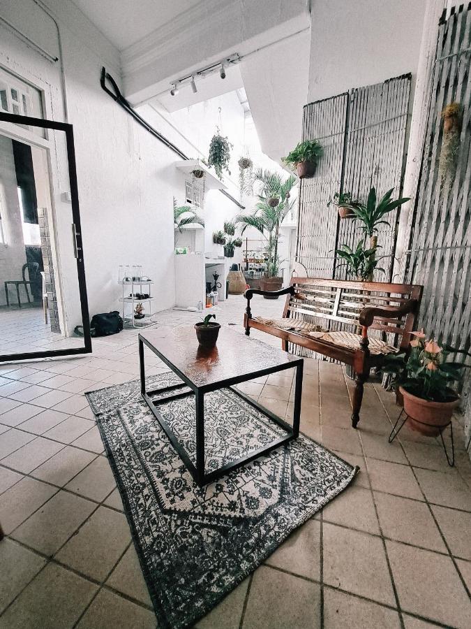 111 Hutton Lane Hostel George Town Buitenkant foto