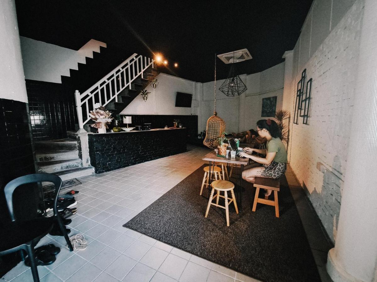 111 Hutton Lane Hostel George Town Buitenkant foto